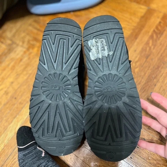 Ugg slippers - Picture 2 of 4